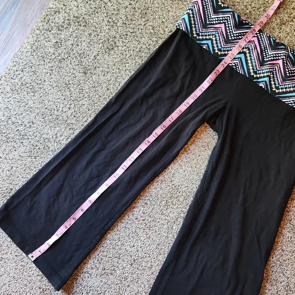 No Boundaries | Neon Fold Over Crops - Picture 6 of 9